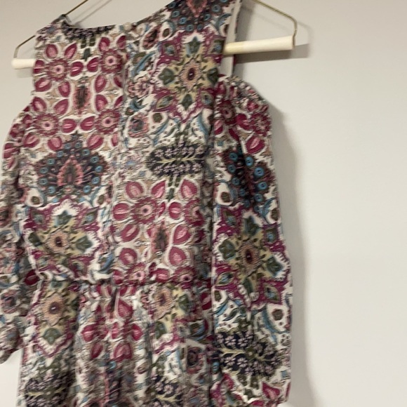 Amy’s Closet Beautiful  dress peekaboo shoulder , cream and maroon floral, 14 - Picture 8 of 9